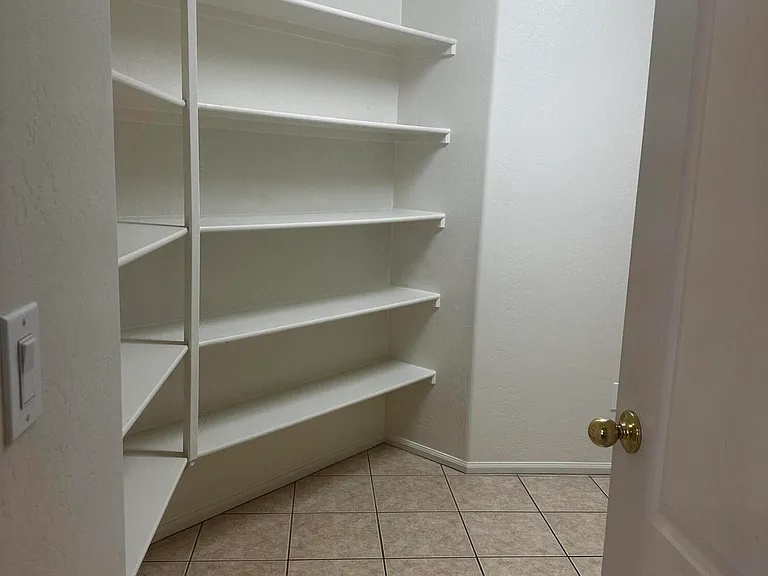 1618 E Angeline Ave — Photo 6