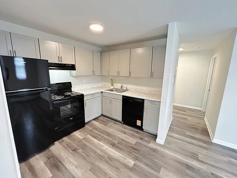 Karen Court Apartments — Photo 12