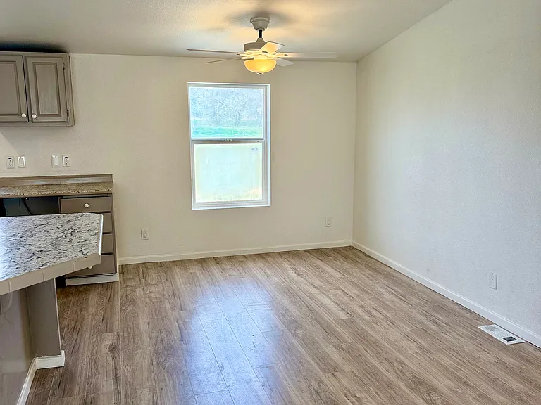 204 W 200 N — Photo 5