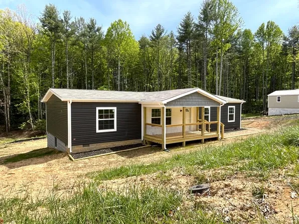 246 Wood Ln, Hillsville, VA 24343