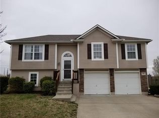 601 Fall Creek Dr, Belton, MO 64012