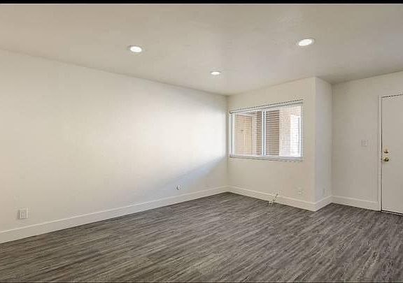5th image of 13606 Cordary Ave #201