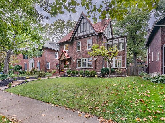 4th image of 6827 Pershing Ave