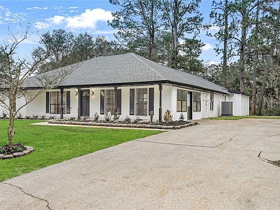 3rd image of 25 Woodvine Ct