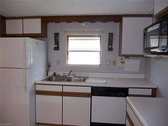 3rd image of 11319 Dellwood Ln