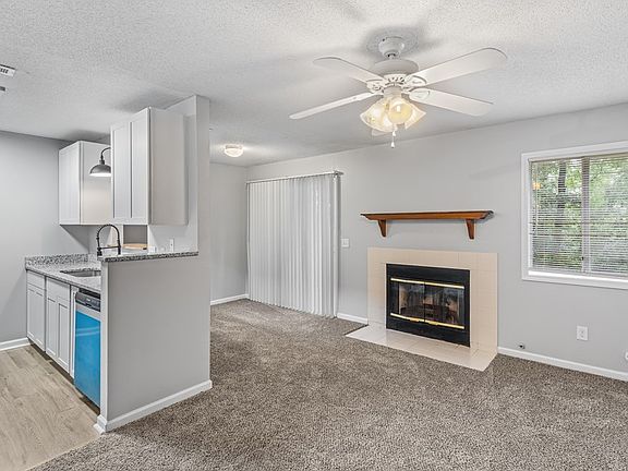 3rd image of 315 Candlebrook Dr