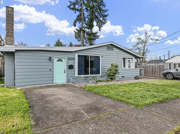 1205 S 8th St, Cottage Grove, OR 97424