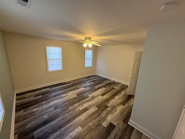 201 N Hammonds Ferry Rd — Photo 10