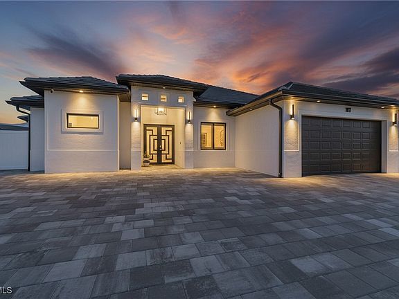 2nd image of 1017 NE 15th Pl