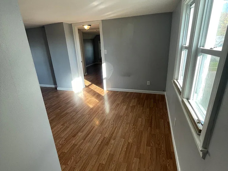 198 Helen St — Photo 12
