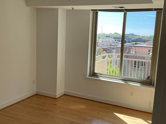 5th image of 7500 Woodmont Ave #S1005