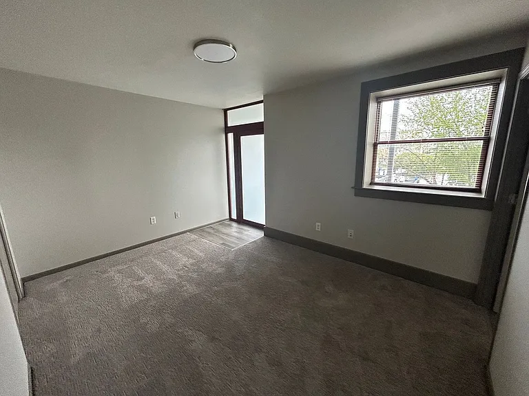 Drake Court — Photo 81