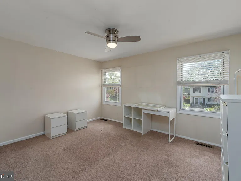 1908 Champlain Dr — Photo 33