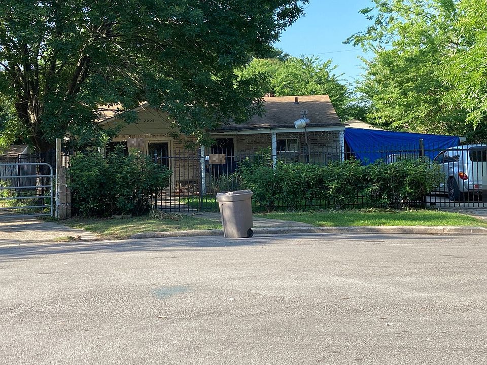 1st image of 2005 8th St