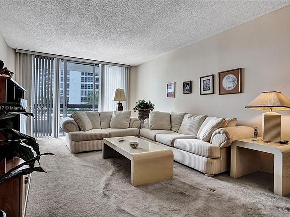 3rd image of 19195 Mystic Pointe Dr APT 304