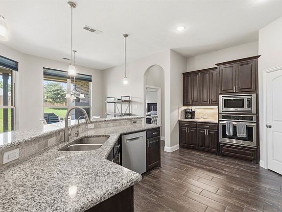 4th image of 210 Covington Dr
