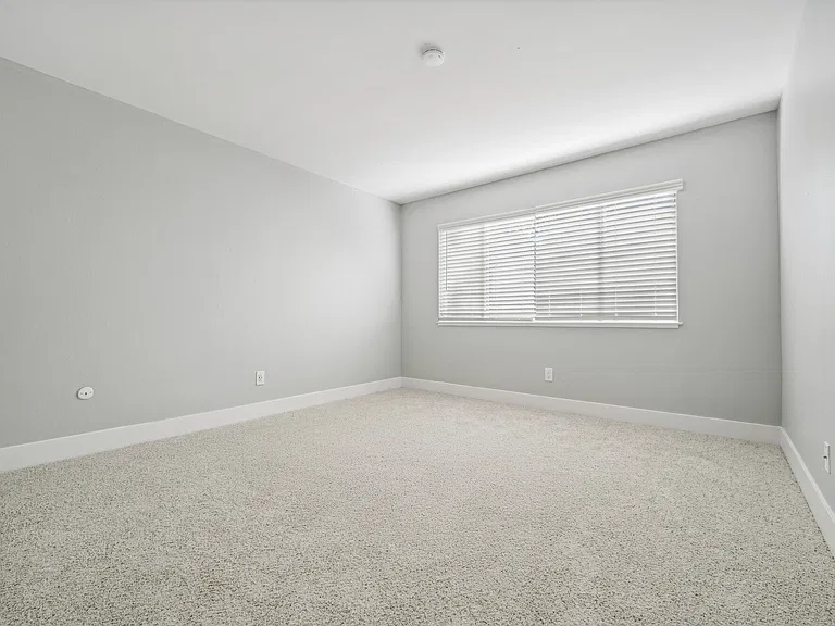 Skylark Apartments — Photo 29