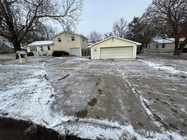 410 S Freeman St, Indianola, IA 50125