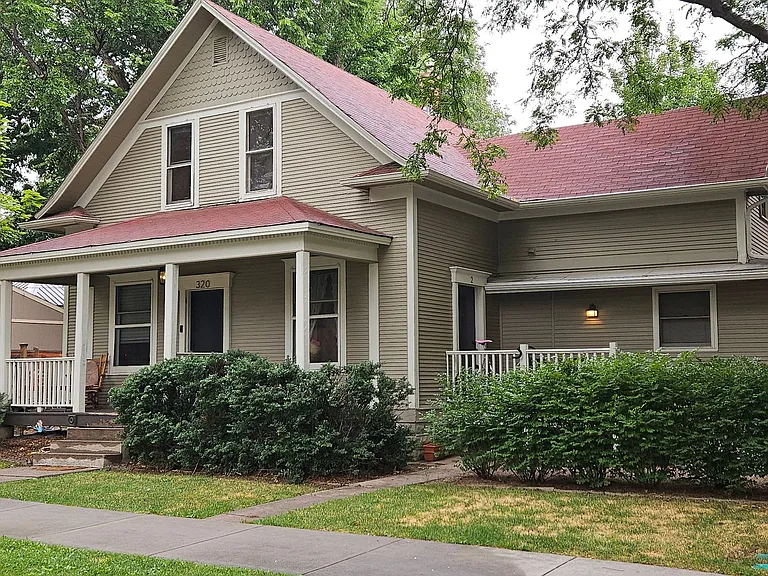 318-320 W Myrtle St — Photo 2
