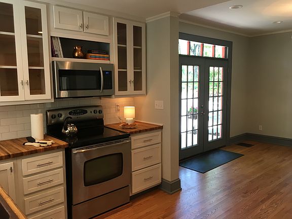 2nd image of 422 3rd Avenue Dr SE