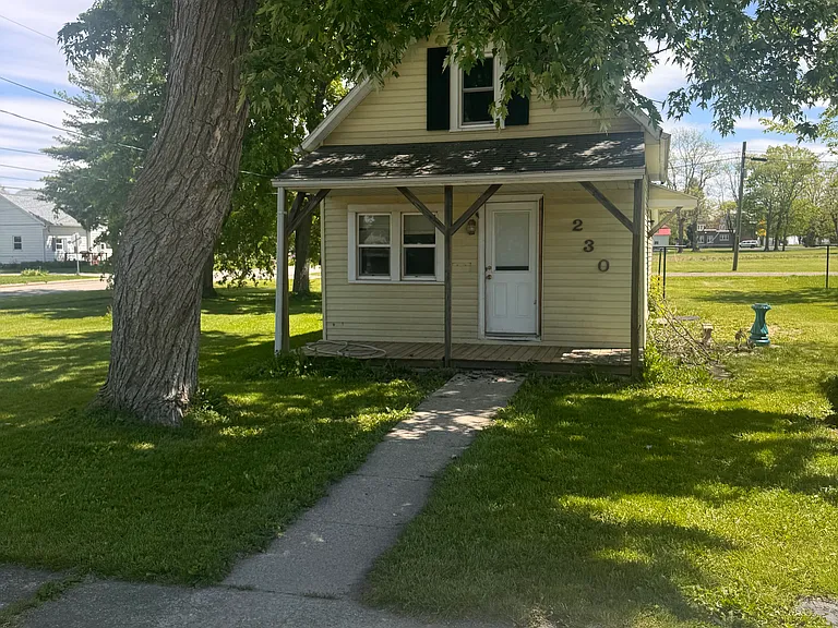230 N Wayne St — Photo 2