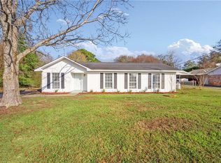 9040 Valley View Dr, Mobile, AL 36695