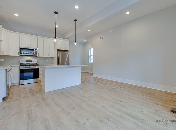 3rd image of 1746 N California Ave #1