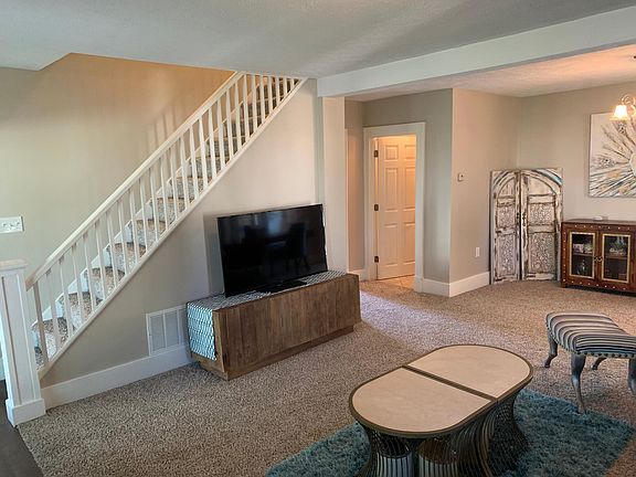 5th image of 804 Tennis St