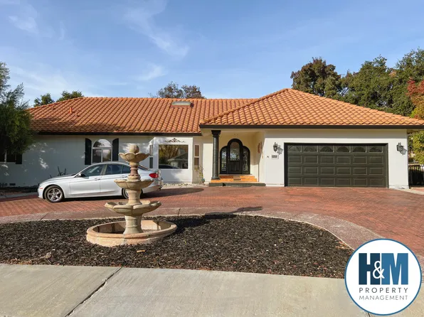 945 S Ridgemark Dr, Hollister, CA 95023
