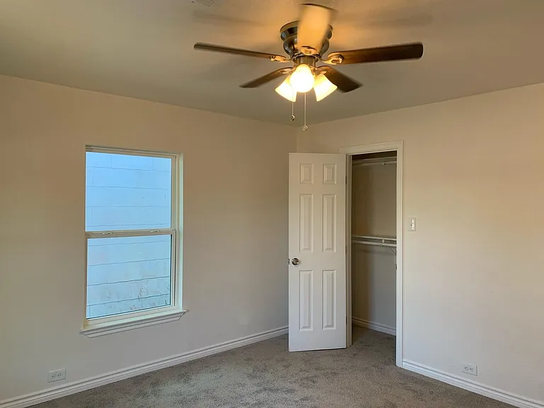 820 W Crawford St — Photo 14