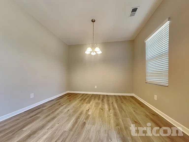 105 Sinclair Way — Photo 4