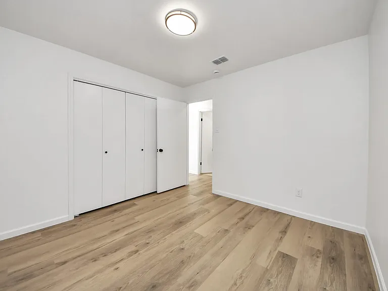 3305 Avenue R — Photo 17