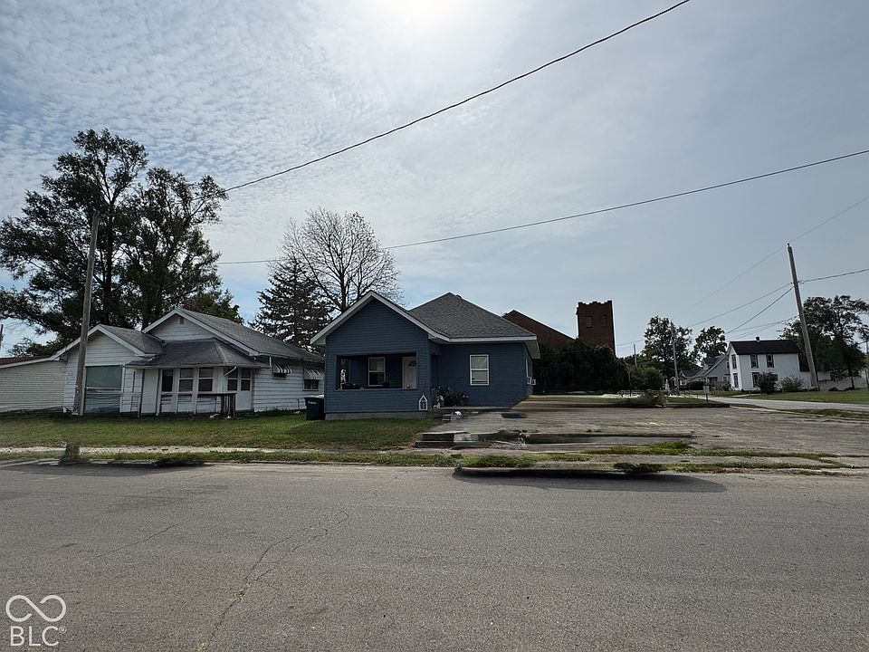 1st image of 903 E 5th St