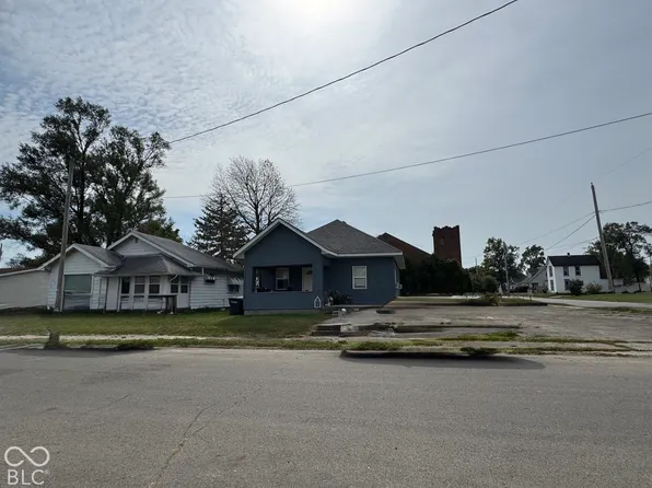 903 E 5th St, Muncie, IN 47302