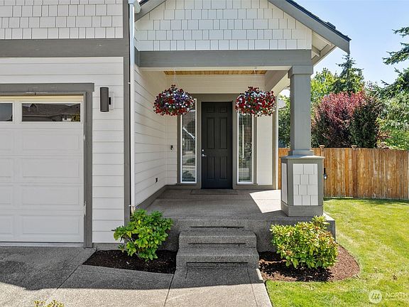4th image of 704 26th Avenue Ct