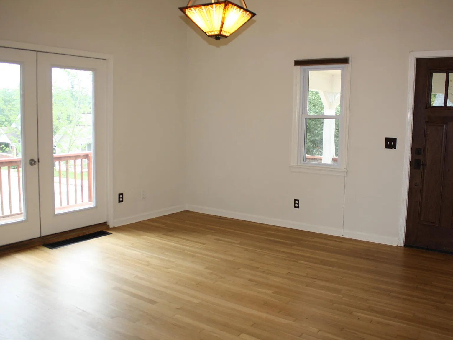 5 bed, 1710 sqft, $6,750 — Photo 2