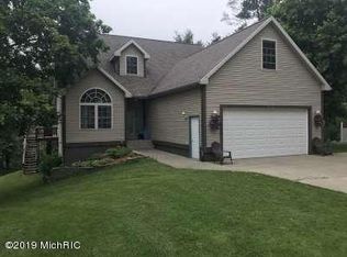 1408 Airport Rd, Norton Shores, MI 49444