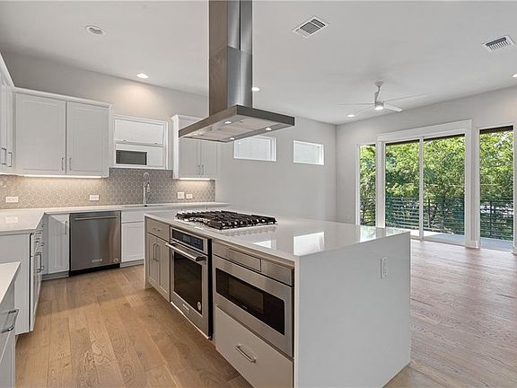 4th image of 3117 E 51st St