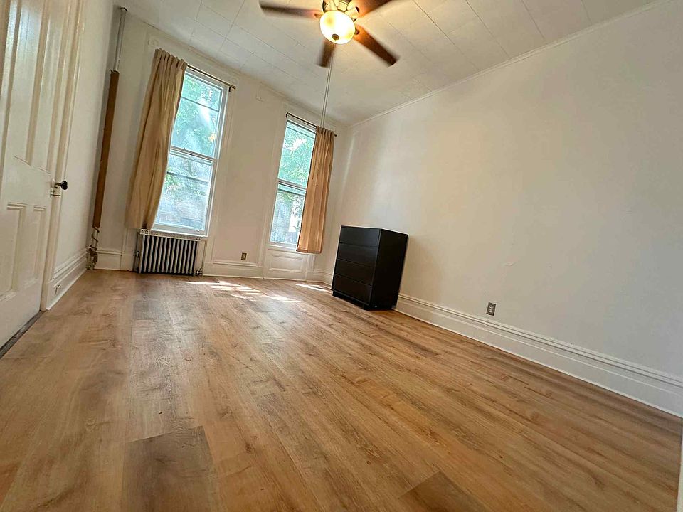 1st image of 532 Leonard St #1