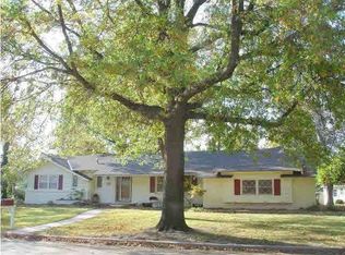 8215 E Morningside Dr, Wichita, KS 67207