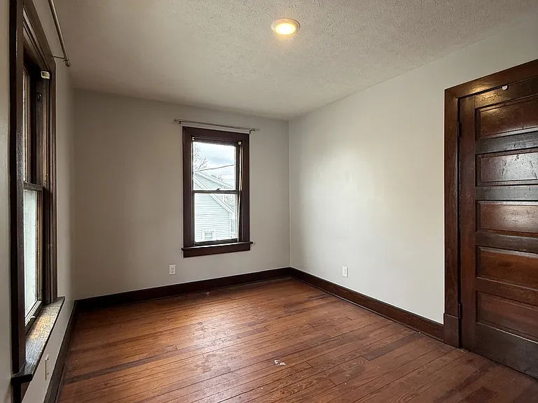3221 Wayne Ave — Photo 13