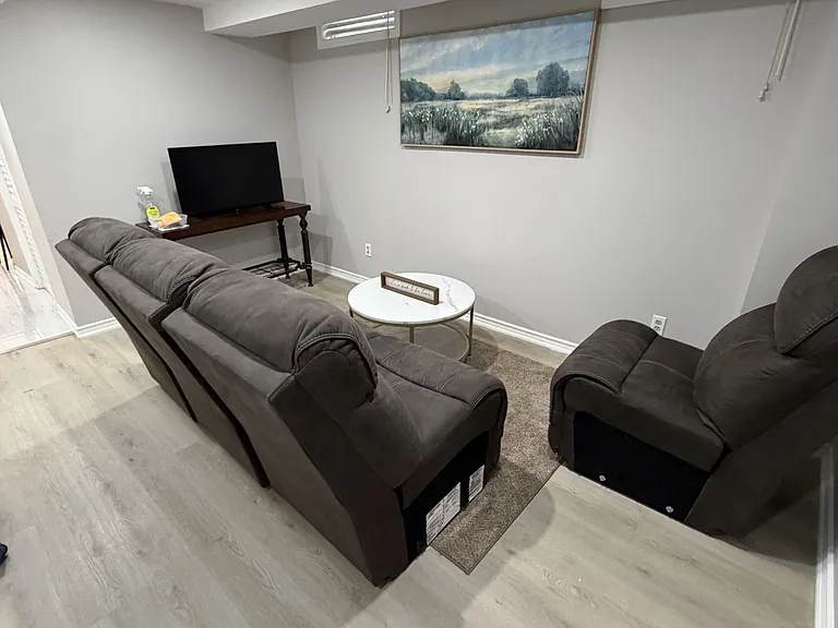 6760 Darcel Ave #BASEMENT — Photo 3