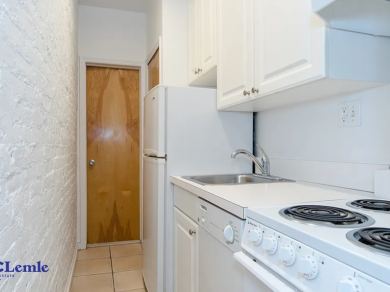 216 E 83rd St #2FW — Photo 2