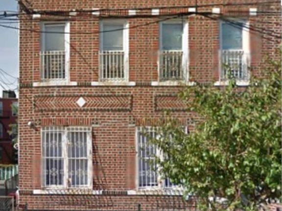 5th image of 322 Milford St