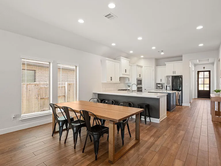343 Eagle Ford Dr — Photo 11