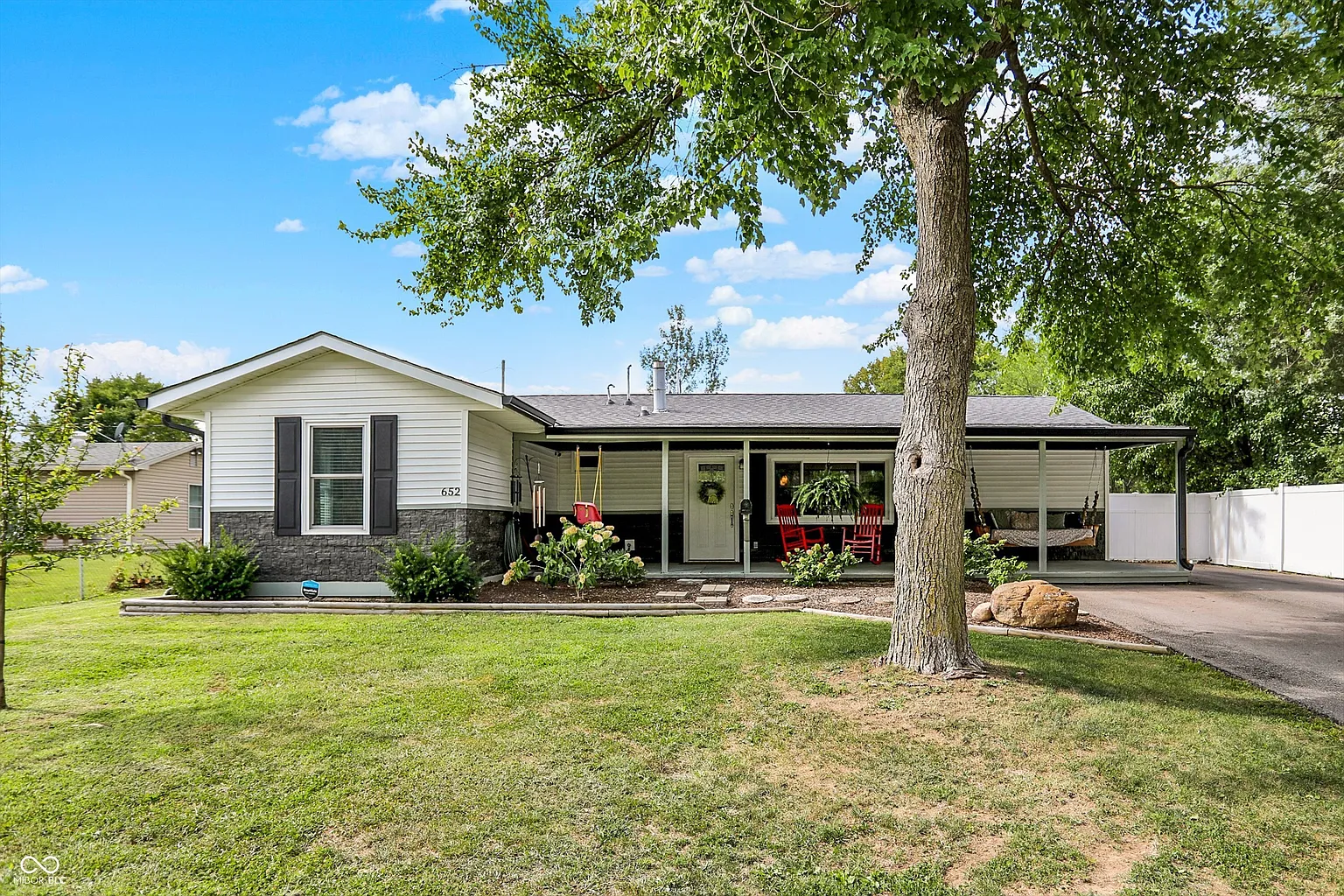 652 Mooreland Dr photo 1