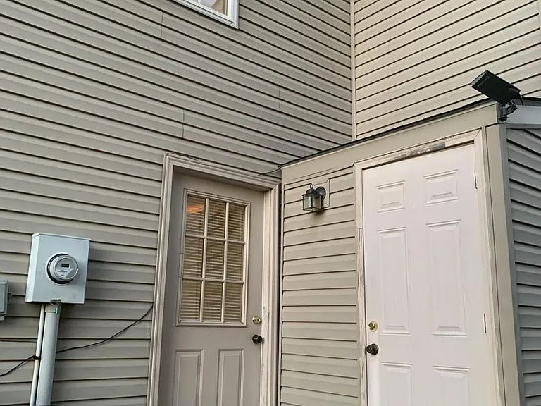 1100 Horsemans Ln — Photo 6