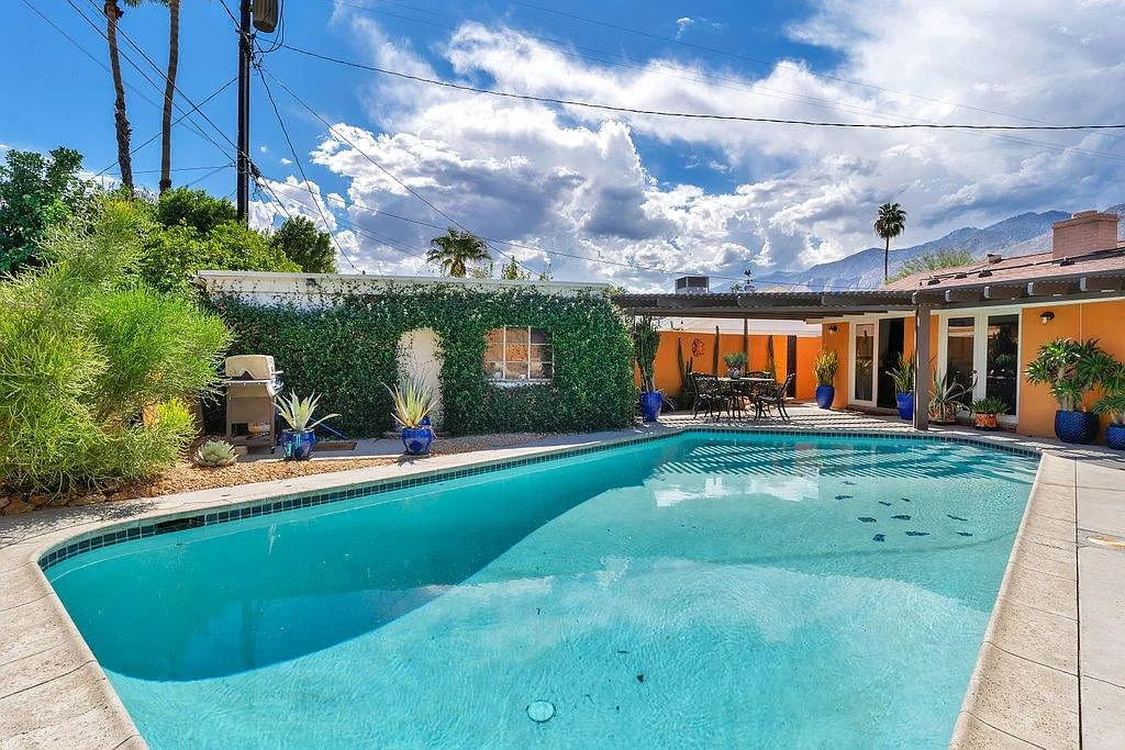 686 N Calle Rolph — Photo 1