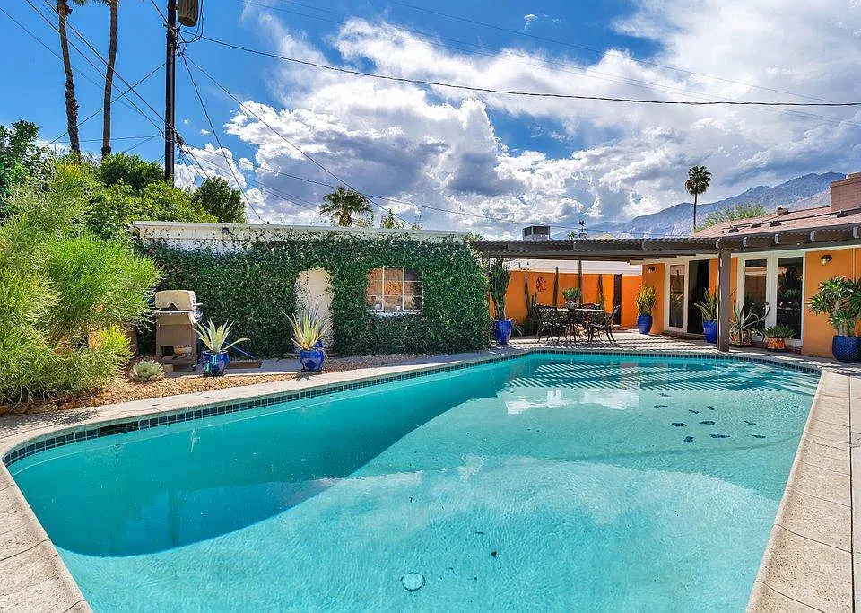 686 N Calle Rolph