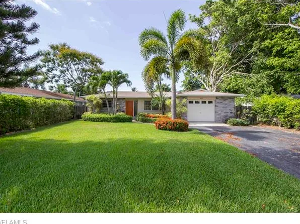 605 95th Ave N, Naples, FL 34108